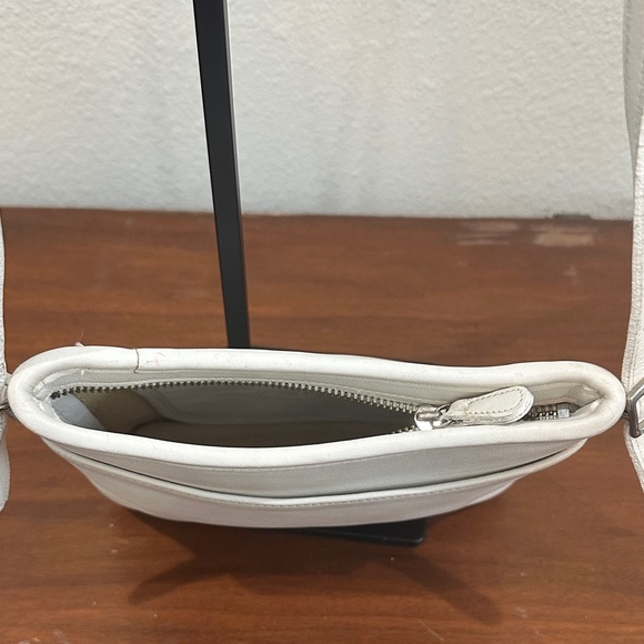 Vintage Coach White Leather Mambo Crossbody Shoulder Bag - Picture 11 of 13